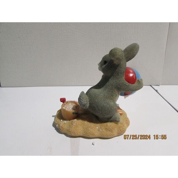 CHARMING TAILS 83/101 BEACH BUNNIE FITZ & FLOYD BUNNY RABBIT BEACH BALL SAND BOX - Picture 2 of 7
